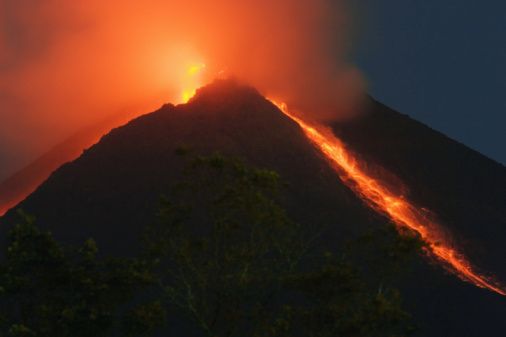 印尼默拉皮火山再度噴發