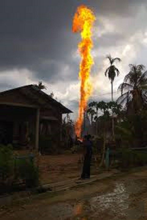 ​印尼非法油井起火 至少十死