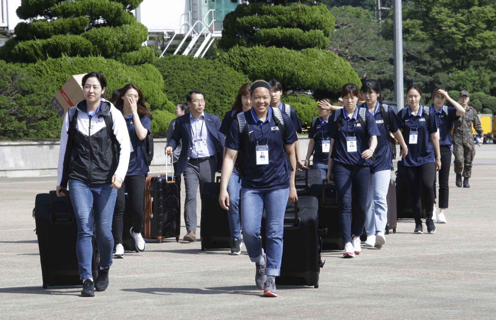韓國代表團赴朝打籃球賽