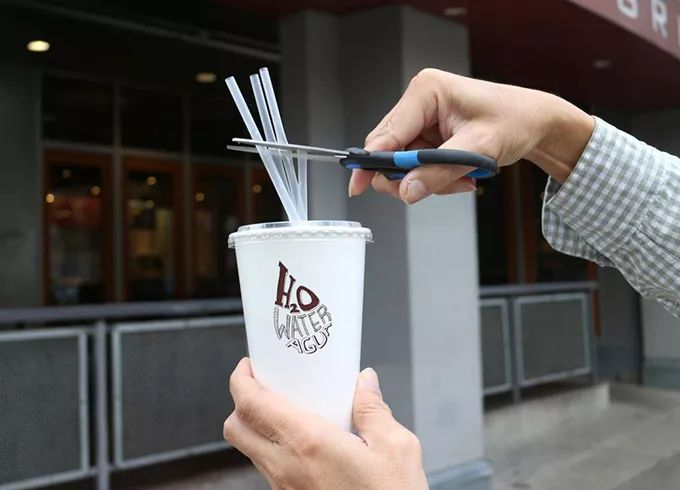 西雅圖禁餐廳提供塑膠飲管餐具