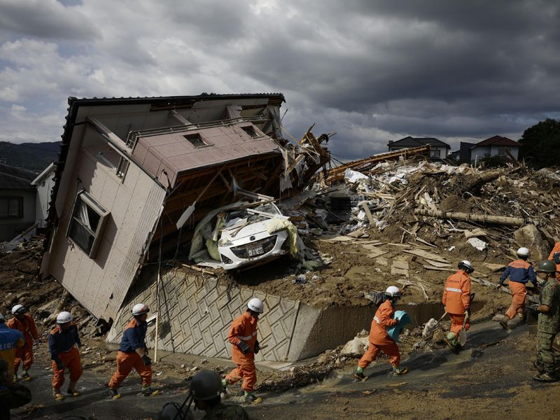 日本暴雨增至141死 安倍取消外訪