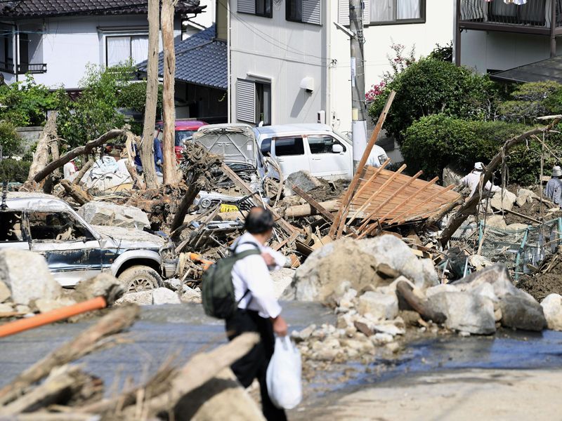 日本暴雨增至141死 安倍取消外訪