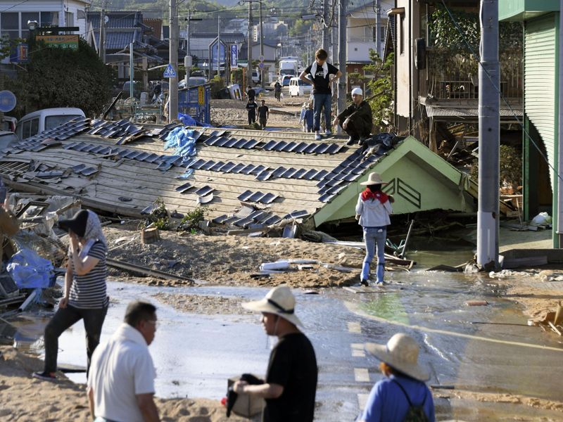 日本暴雨增至141死 安倍取消外訪