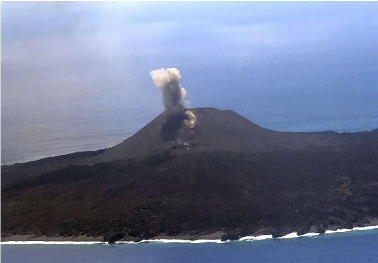 日本西之島發生小規模火山噴發