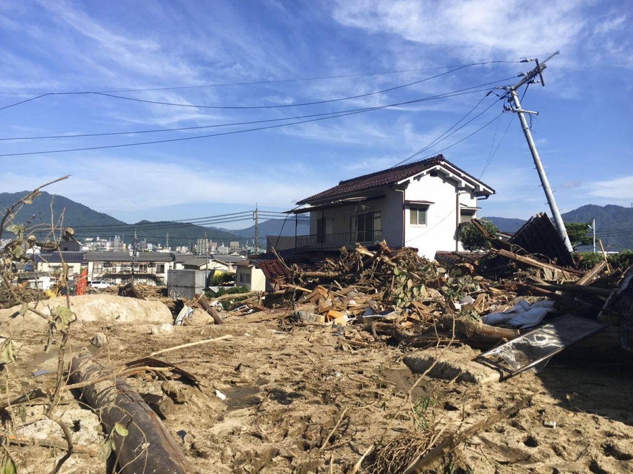 安倍取消視察廣島暴雨災區