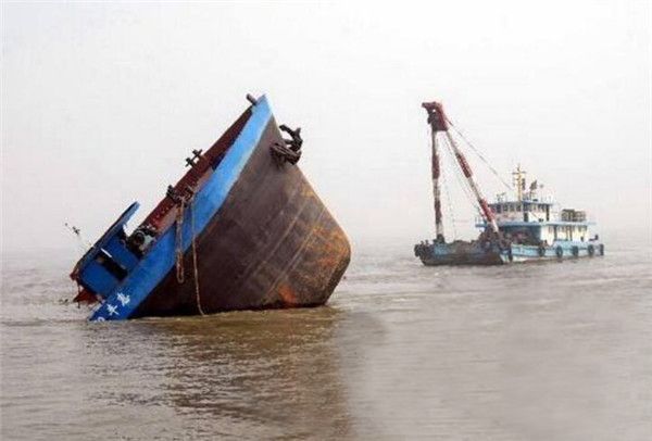 上海撞船事故 至今找到五具遺體