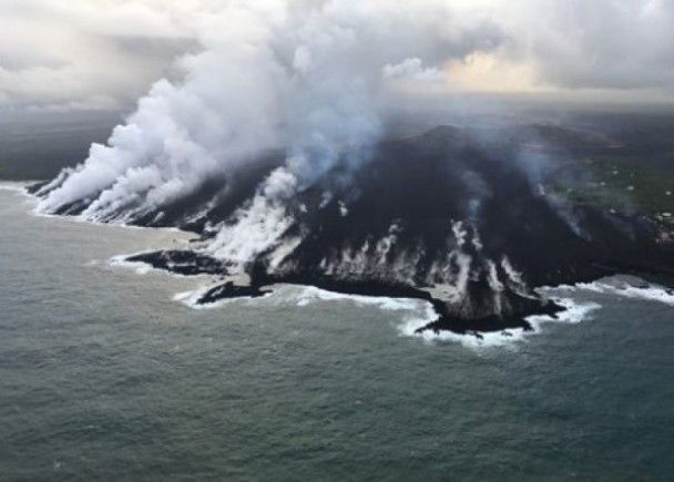 ​夏威夷「熔岩彈」擊中觀光船23傷