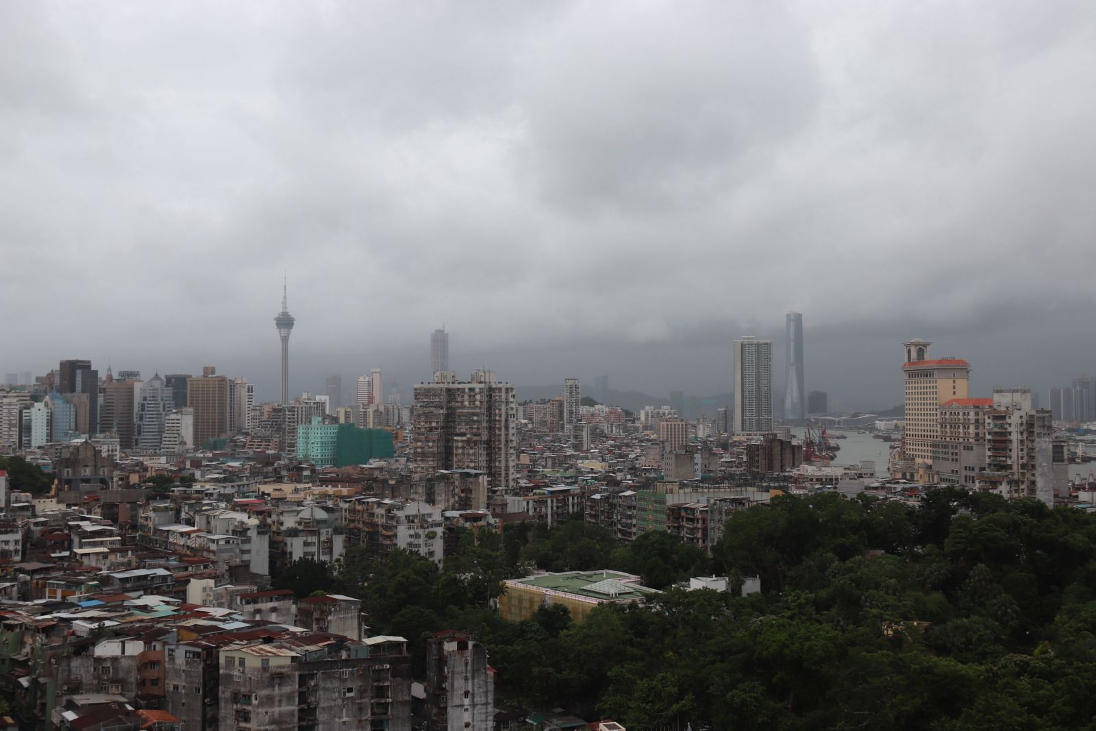 早上8時至10時有雨區影響本澳