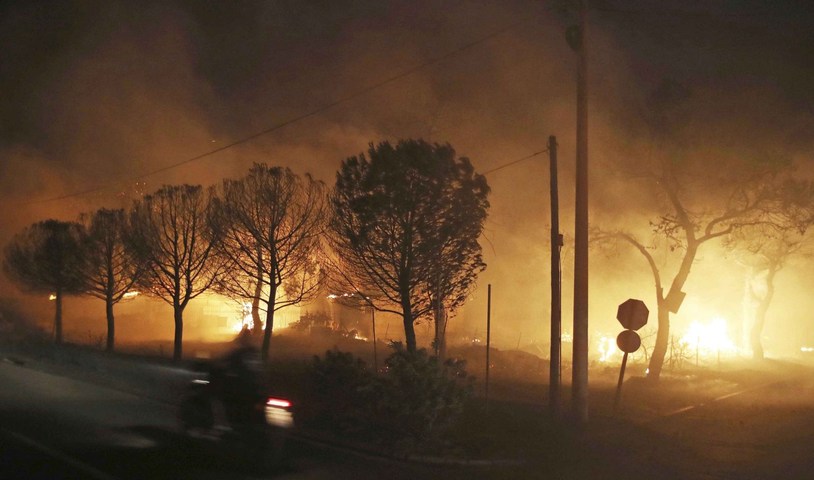雅典嚴重山火增至50死170傷
