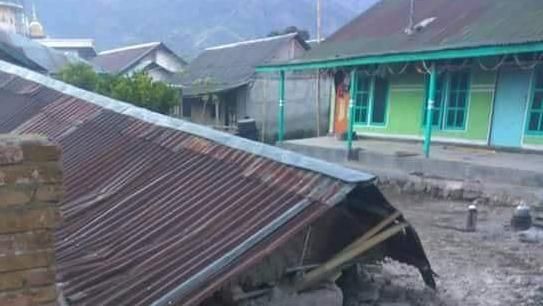 有片！印尼龍目島6.4級地震 10死40傷