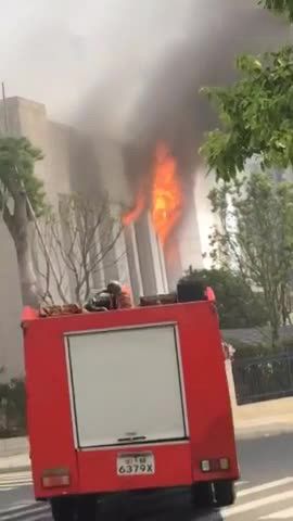 江西吉安市公安局大樓起火
