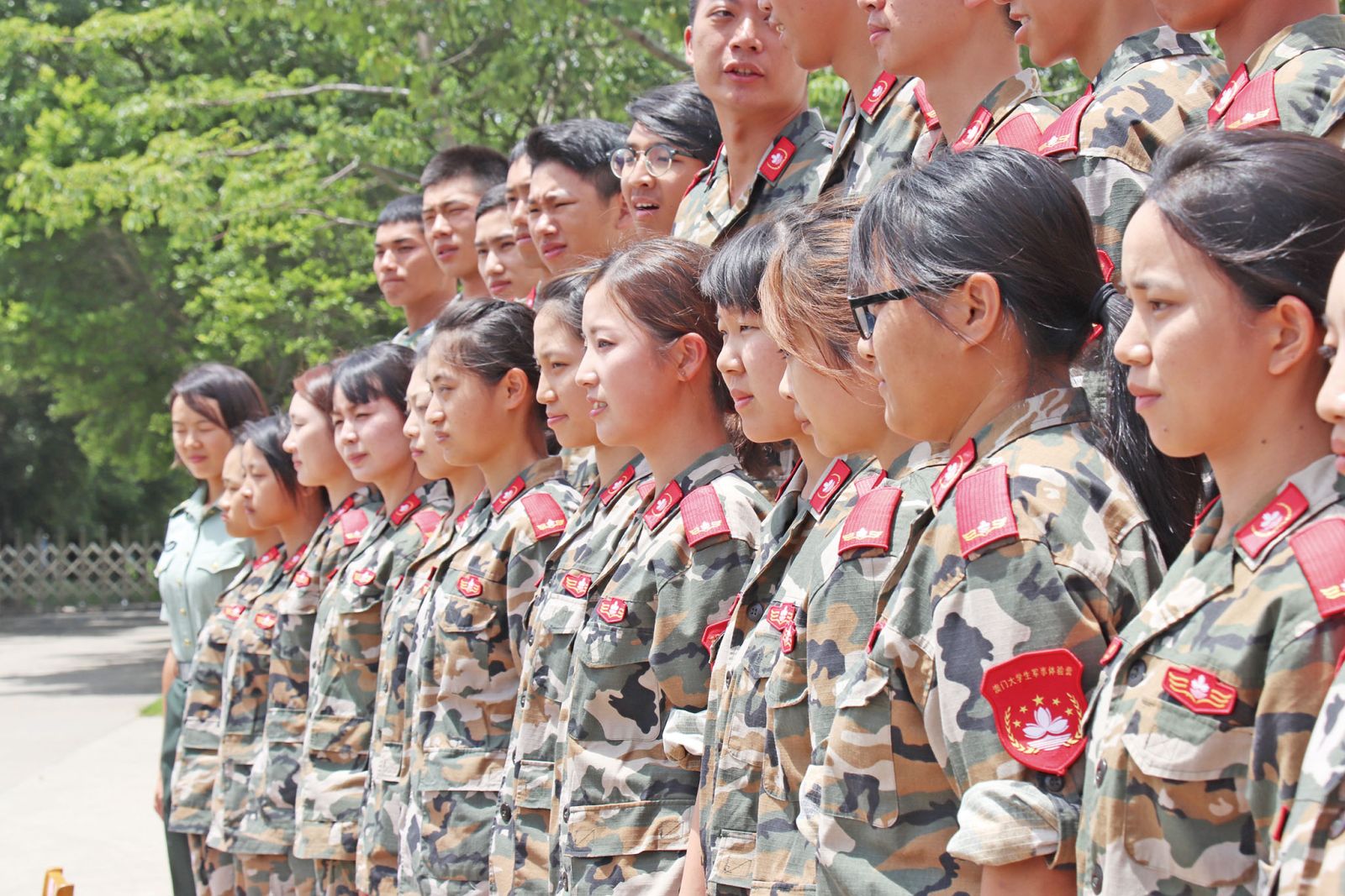 大學生軍事體驗營圓滿結束 學生：學會自律 終身受益