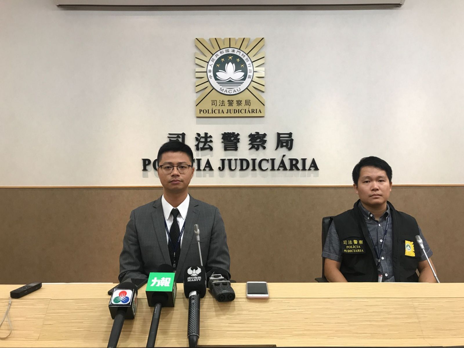 司警拘捕18名內地人士