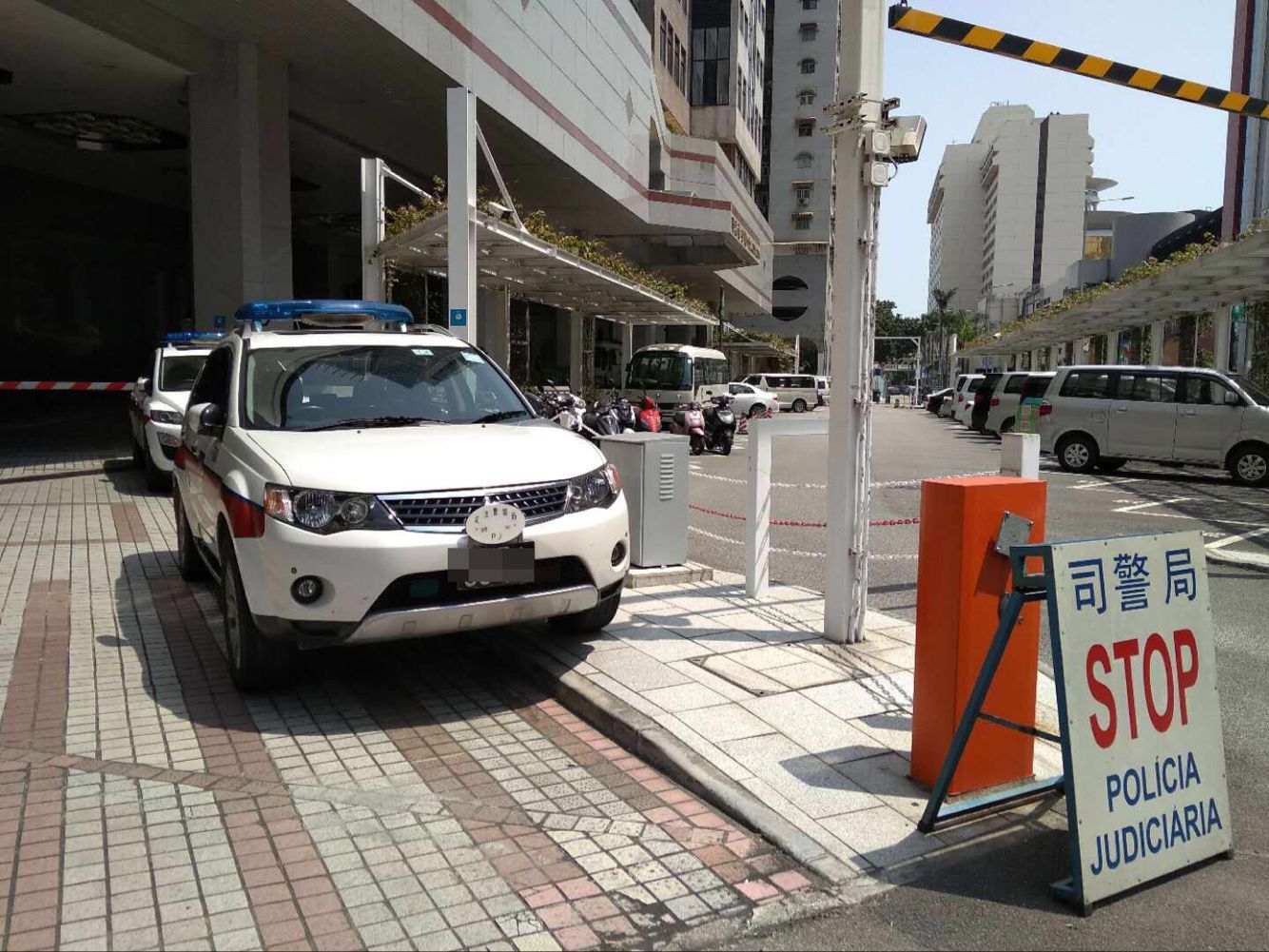 內地男「中招」 警拘兩本地男女