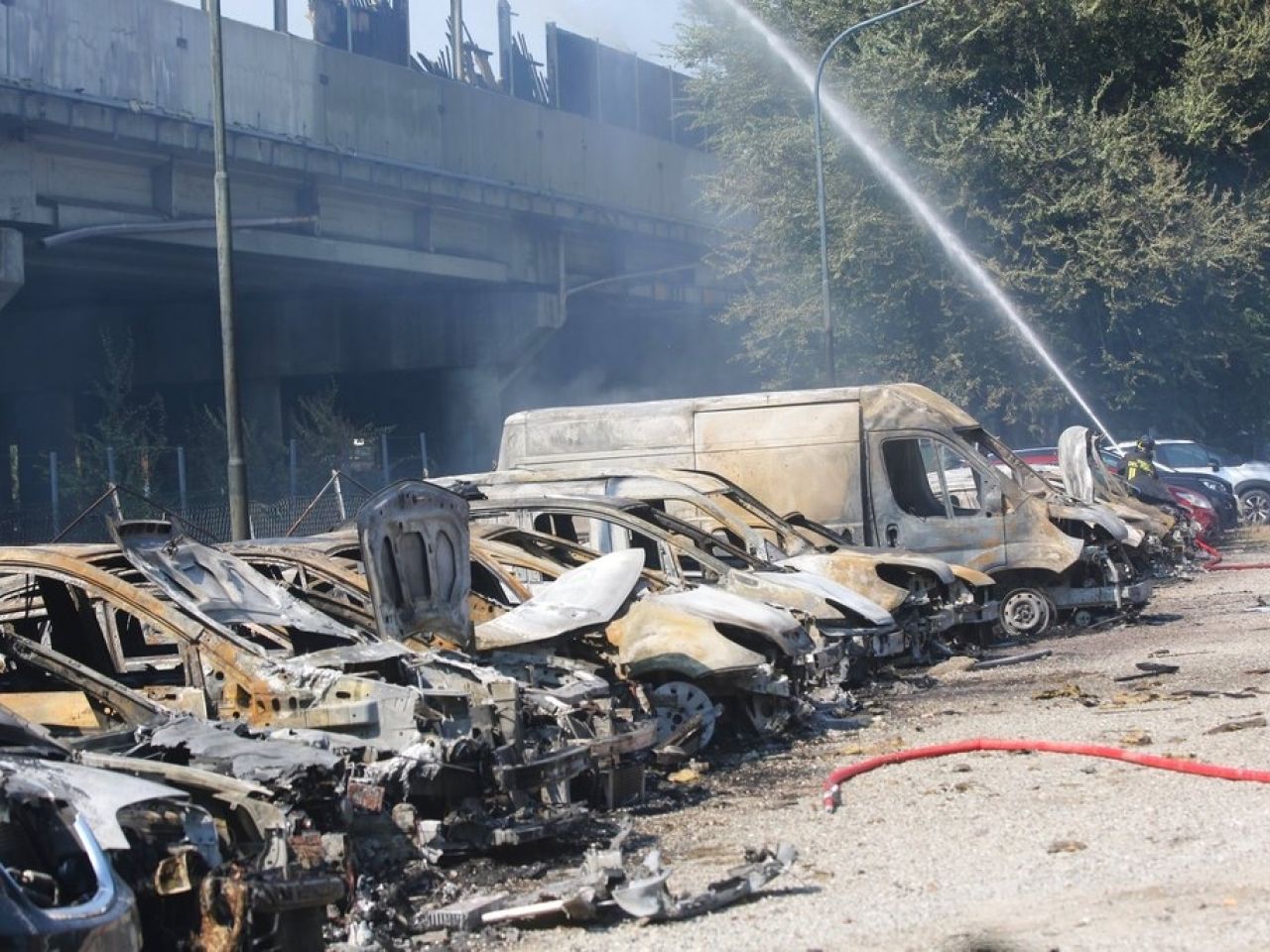 意國運油車車禍引發爆炸釀2死70傷
