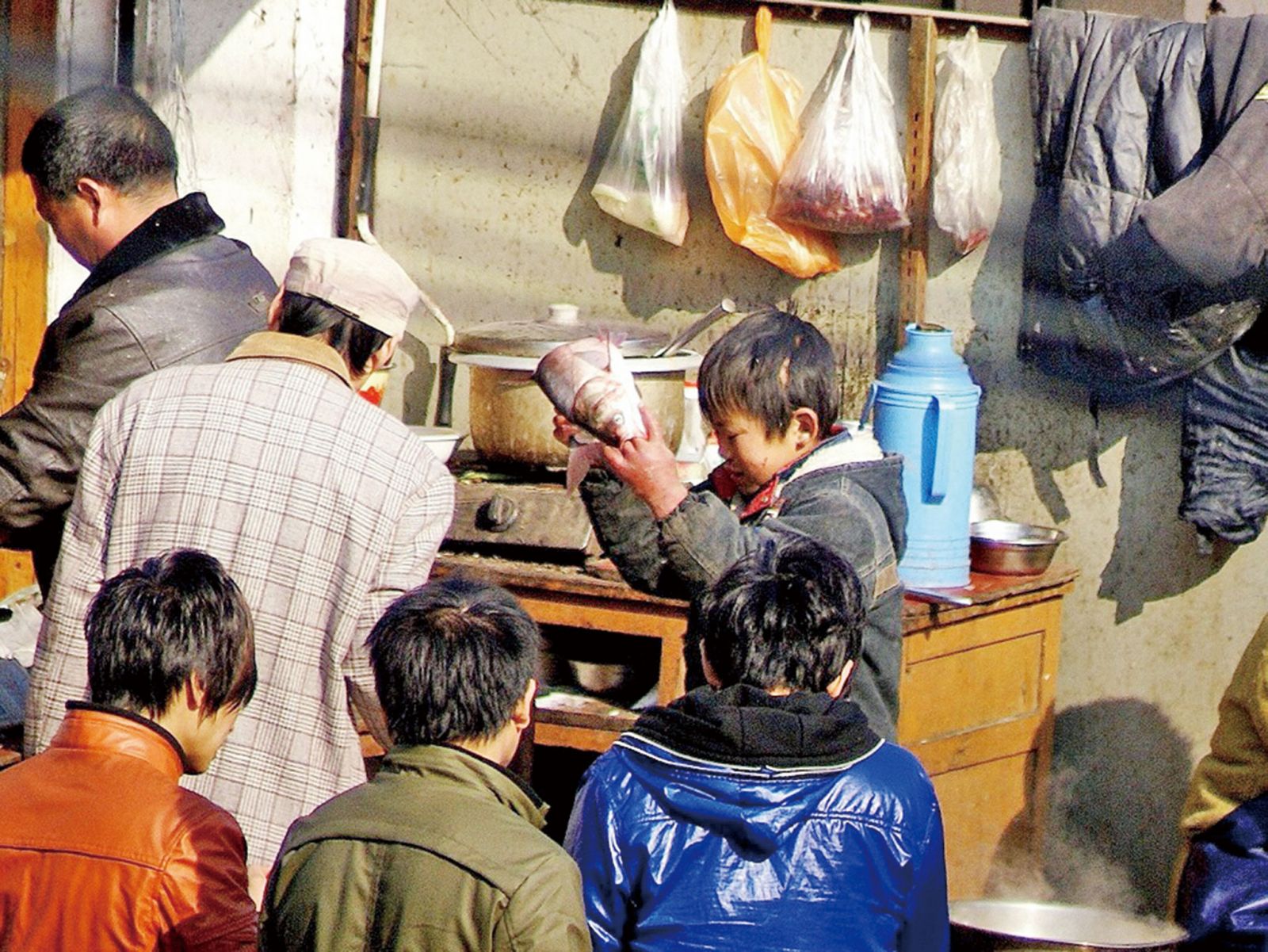 家暴係便飯？內地網紅少年服毒自盡