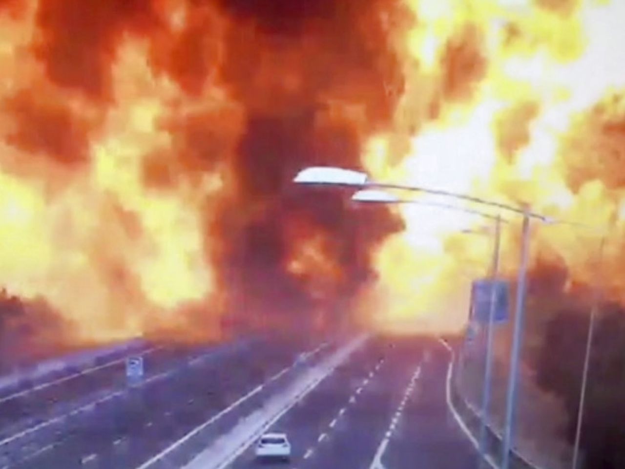 意國運油車車禍引發爆炸釀2死70傷