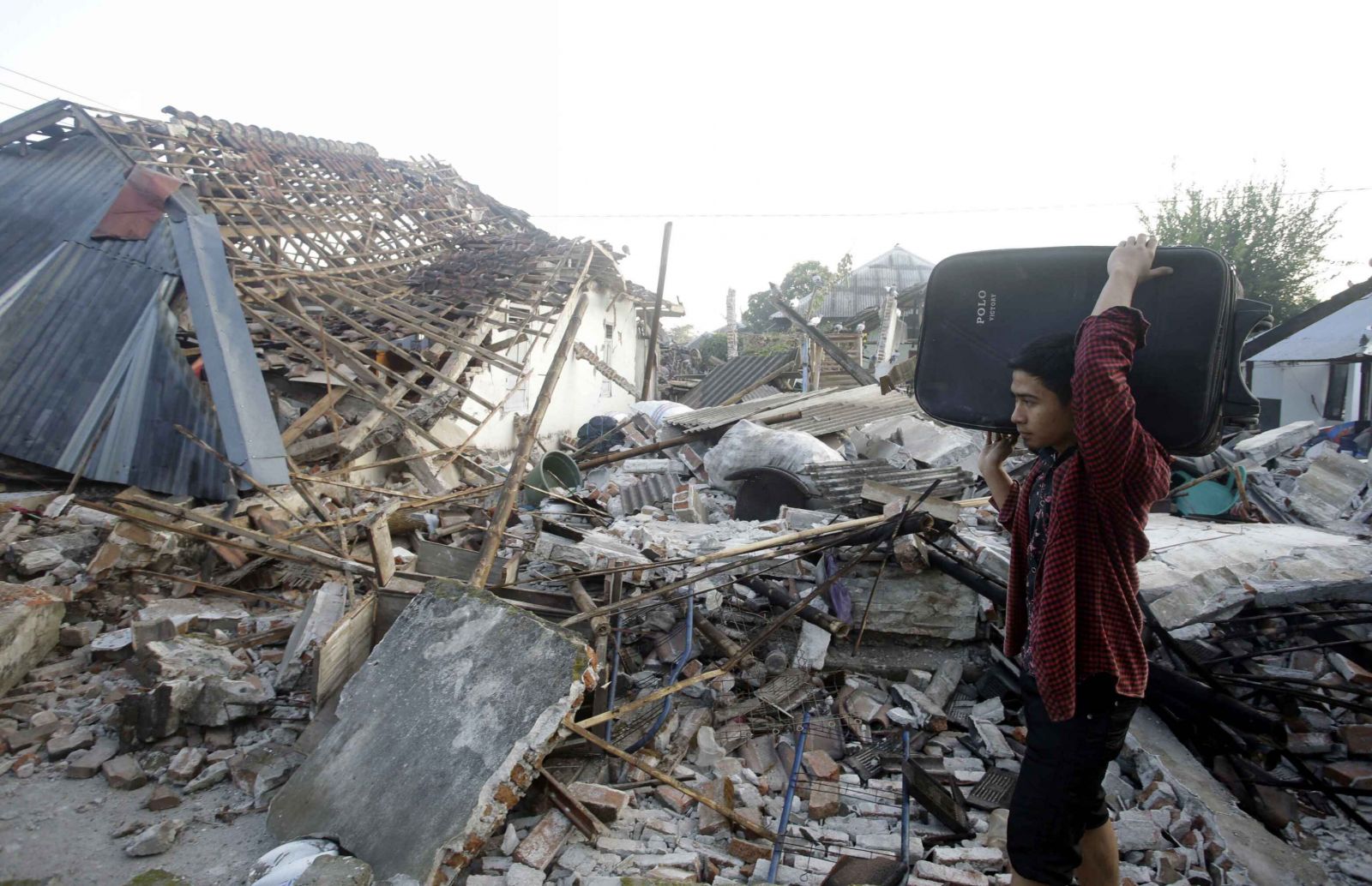 印尼龍目島地震增至319死
