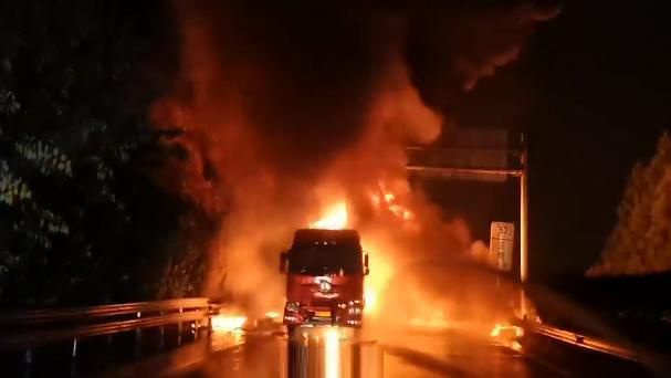 ​有片！杭州5車相撞3車焚毀 釀12死傷