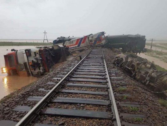 蒙古載有328人列車脫軌9人受傷