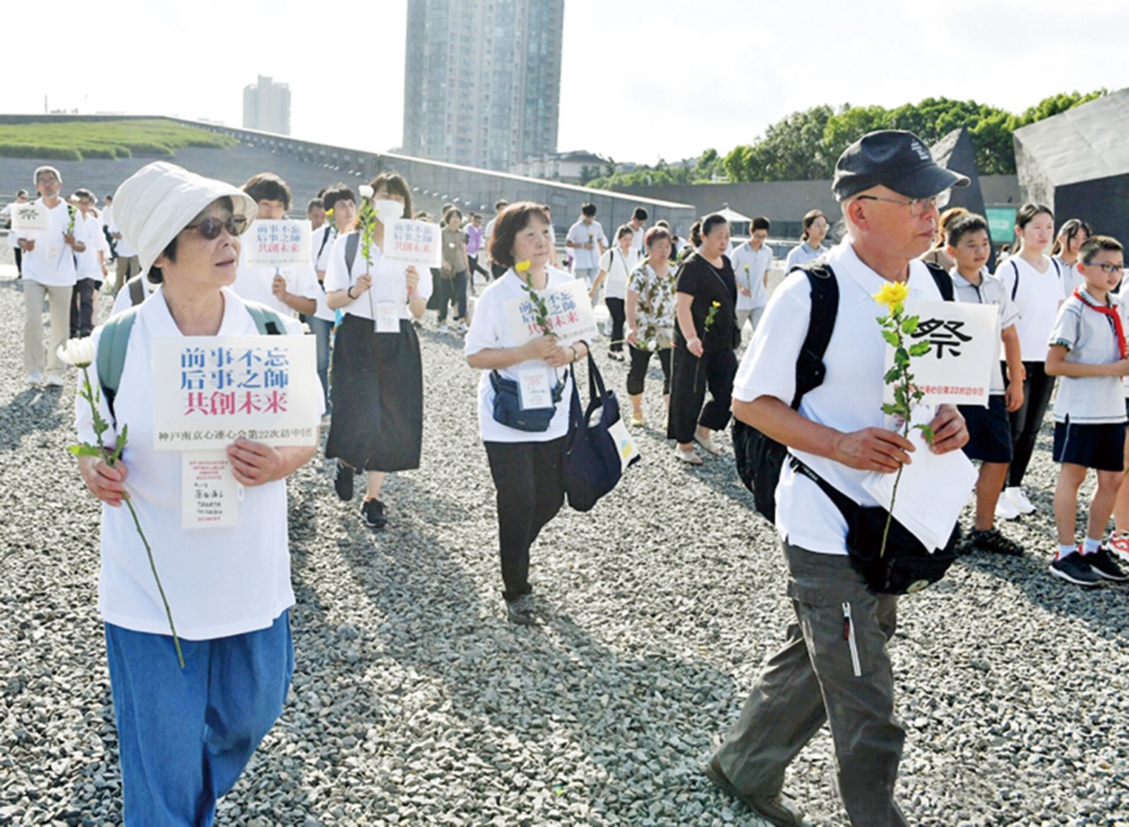 京滬寧各地舉行悼念活動