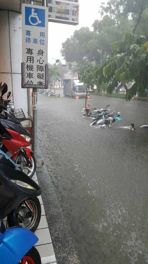 台灣中南部雨災 6死93傷