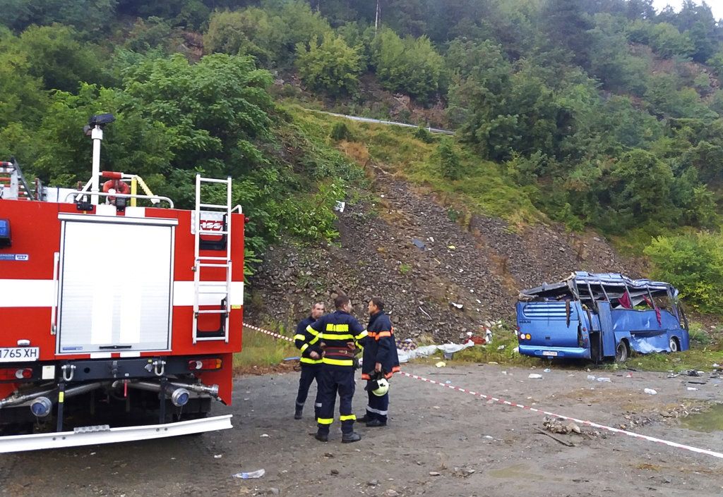 ​保加利亞旅遊巴車禍16人喪生