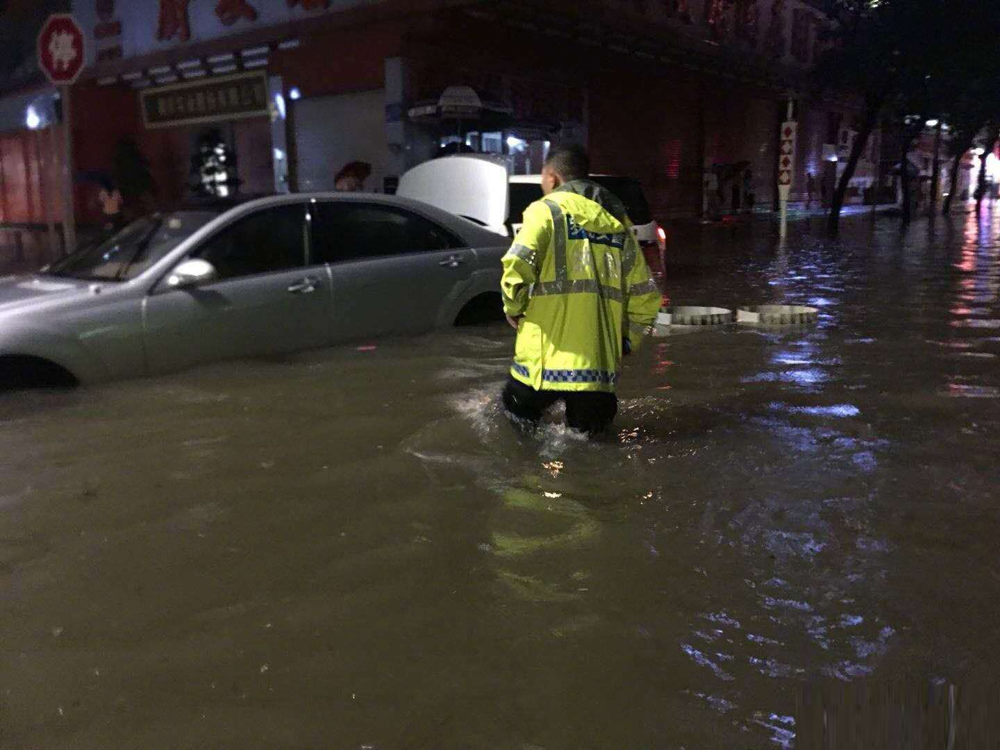 深圳一度發布紅雨預警