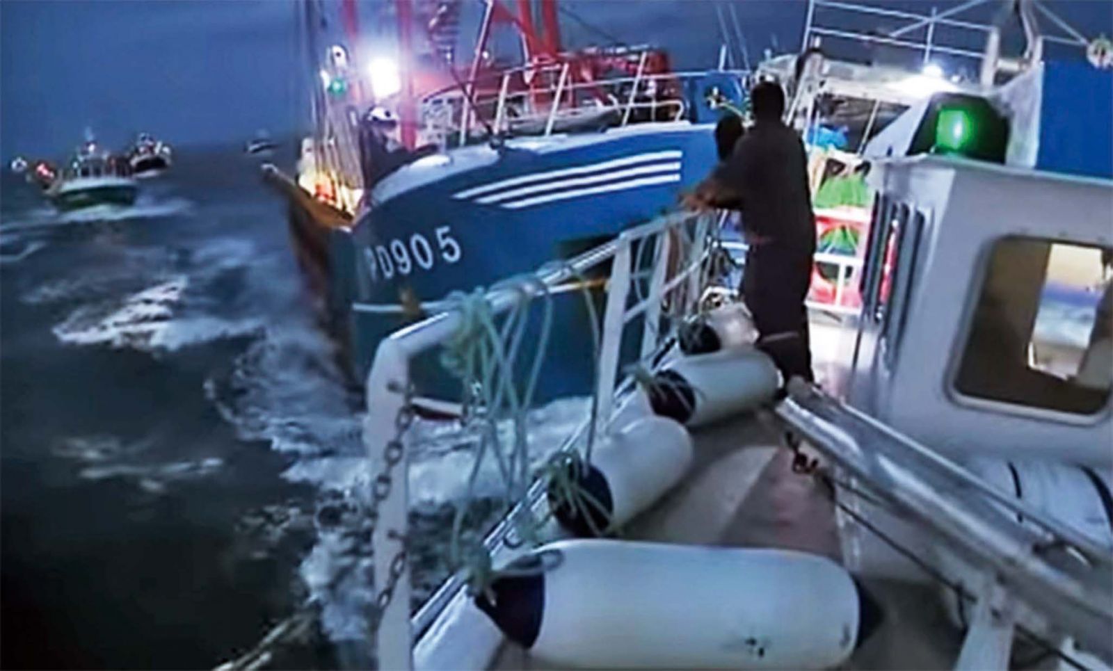 英法漁民結怨15年 諾曼第海域上演惡鬥