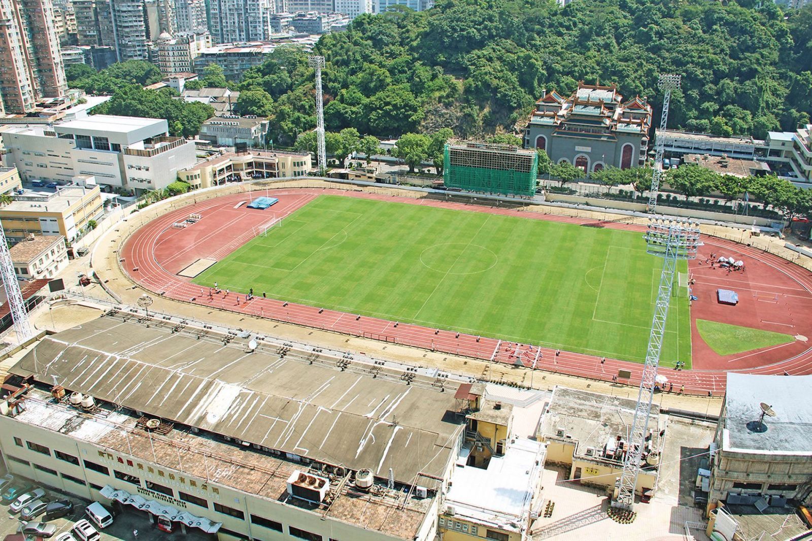 教青局冀盡用狗場土地增學額