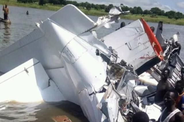 南蘇丹小型飛機墮湖 21人遇難