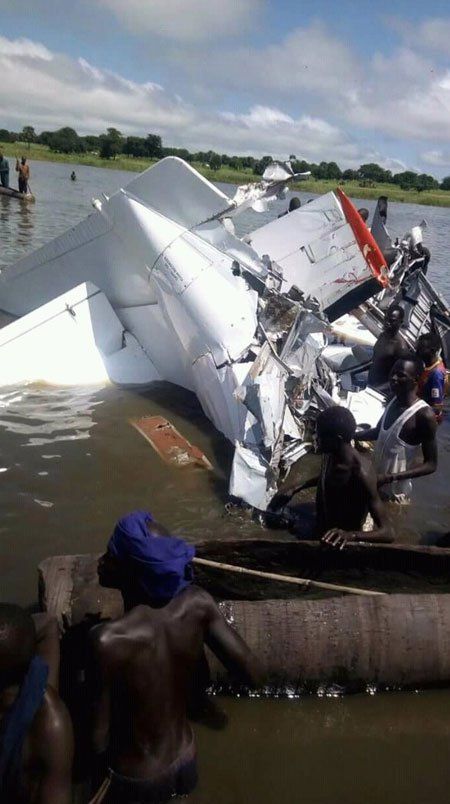 南蘇丹小型飛機墮湖 21人遇難