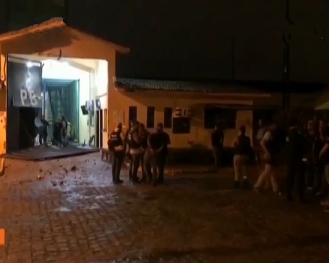 巴西監獄大閘被炸 逾百人越獄