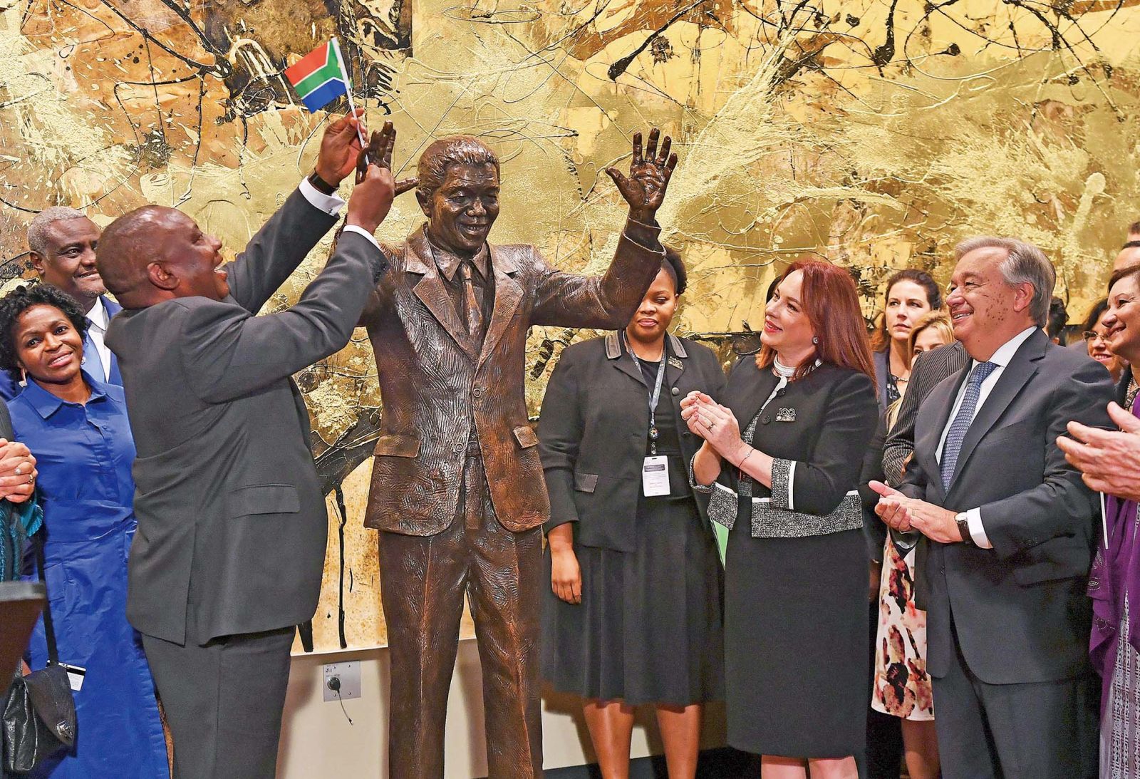聯合國矗立曼德拉雕像