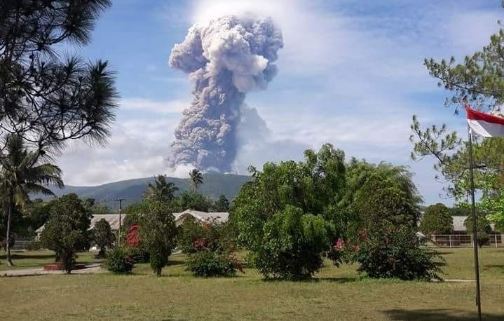 火山灰撲4,000米高空