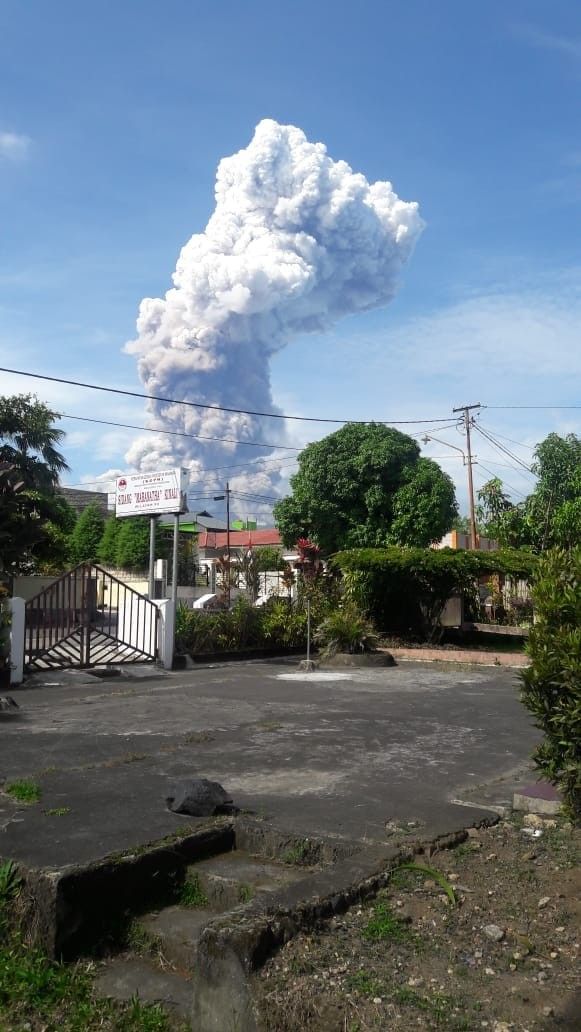 火山灰撲4,000米高空