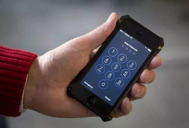 海關有權要入境人士交出手機密碼