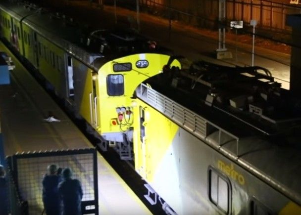 南非兩火車相撞逾300人傷