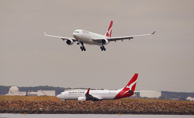 澳洲兩客機險空中相撞