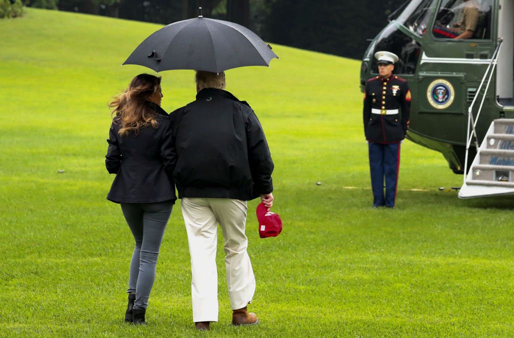 特朗普一人獨攬大傘
