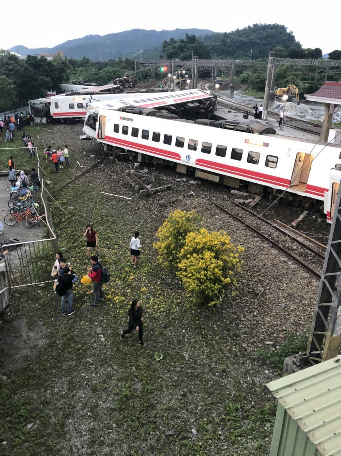 列車出軌釀18死百多傷