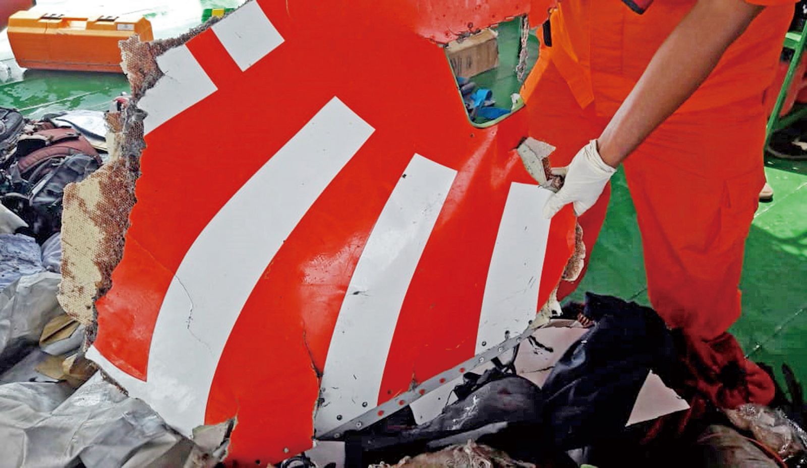 印尼獅航客機墜海 機上189人全罹難