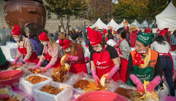 逾3,500人醃製泡菜挑戰世界記錄