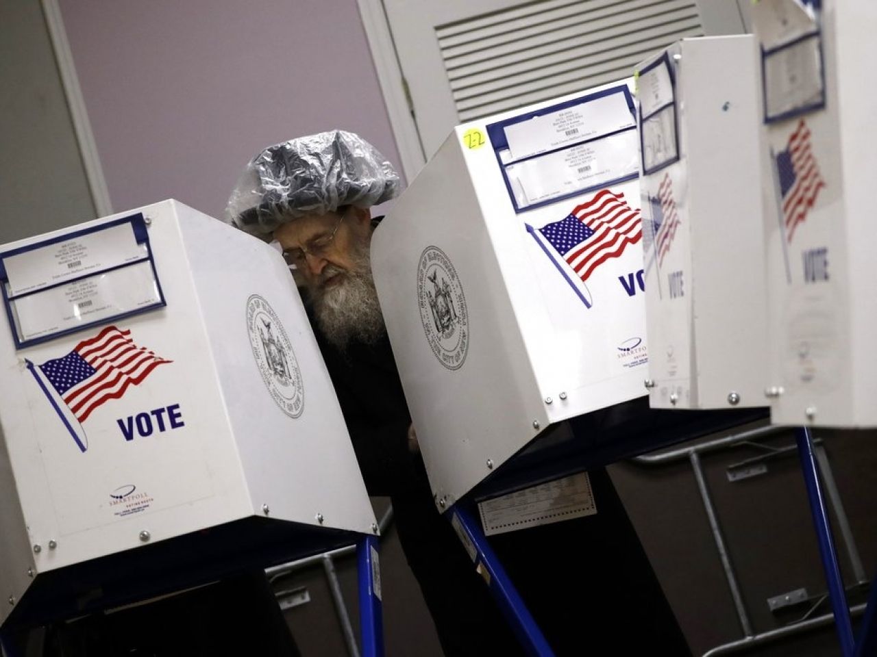 美國中期選舉各州投票陸續結束