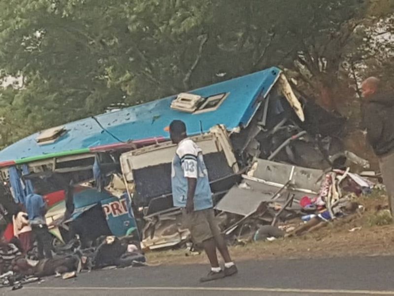 津巴布韋兩巴士相撞 至少47死