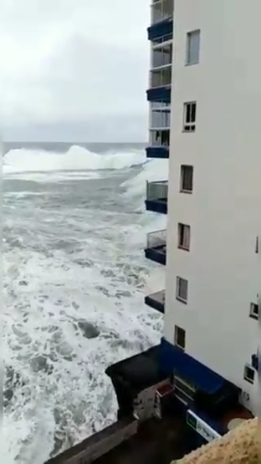 西班牙酒店遭「恐怖巨浪」侵襲