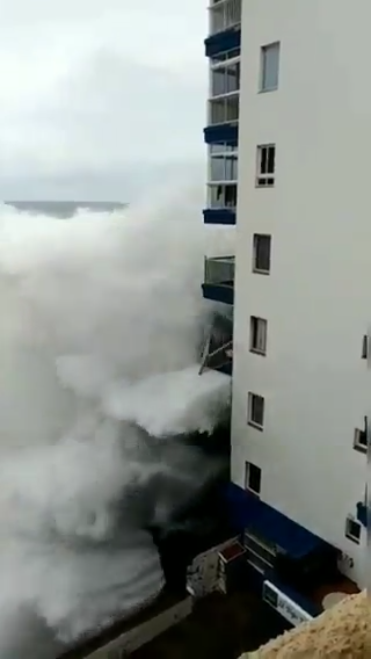 西班牙酒店遭「恐怖巨浪」侵襲