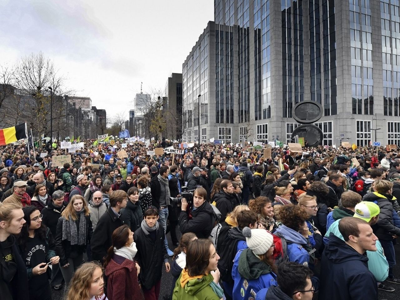 逾65,000人歐盟外示威促落實減排