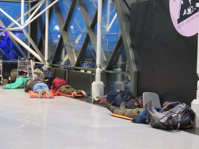 新疆機場推50個「睡眠盒子」　