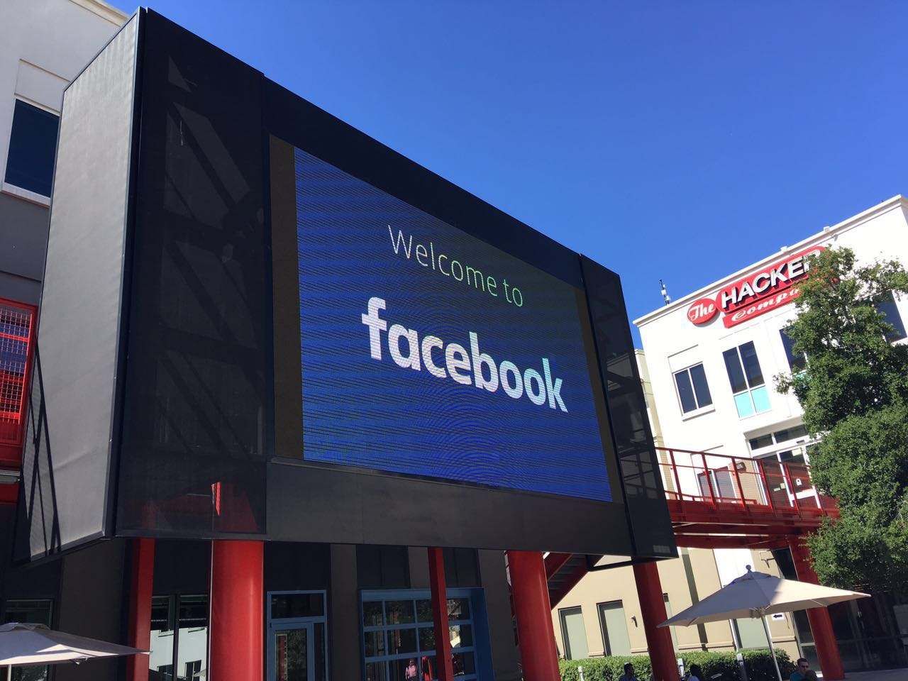 Facebook Moves Into Its New Garden-Roofed Fantasyland | WIRED
